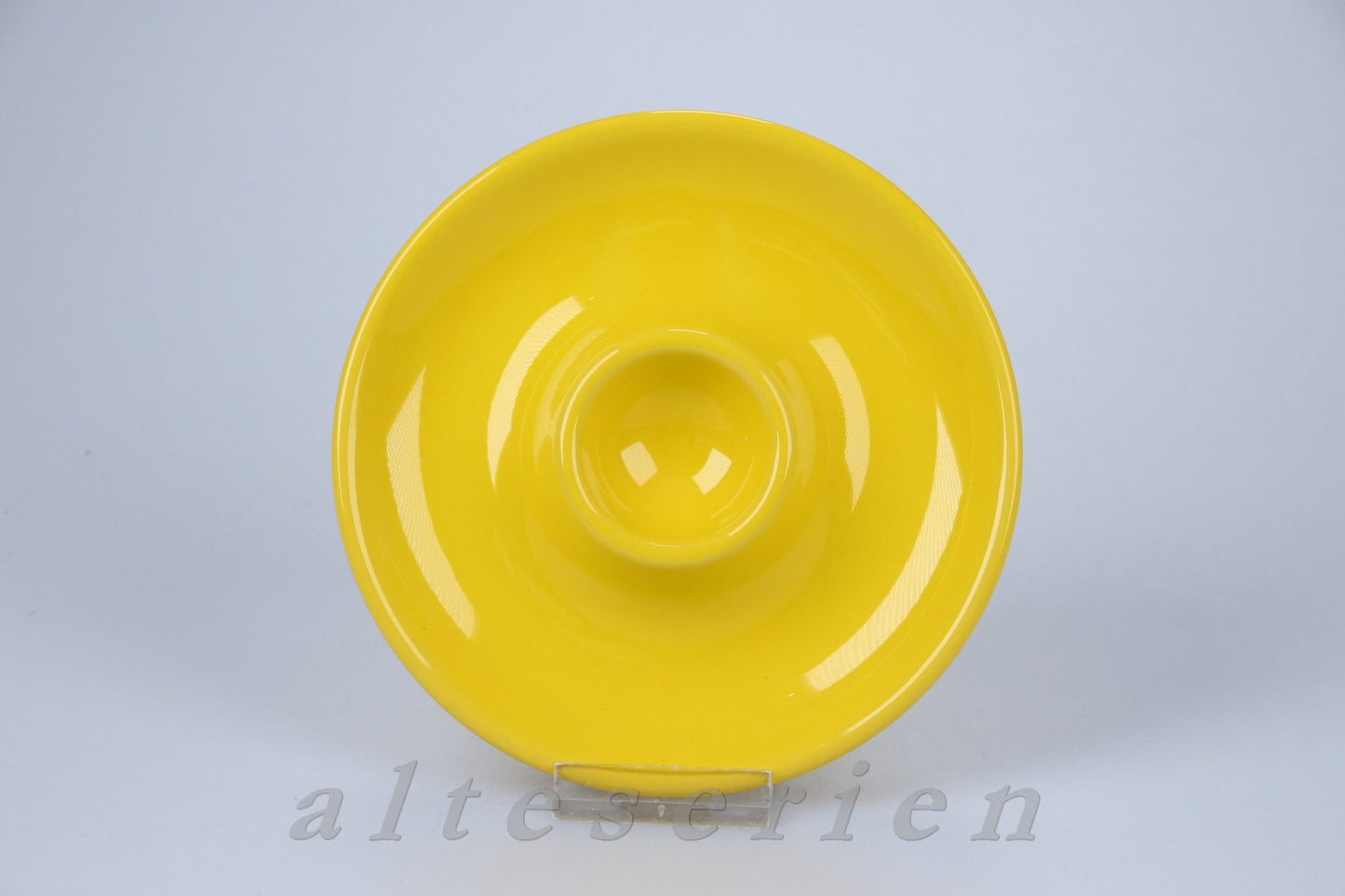 Eierbecher mit Schalenablage