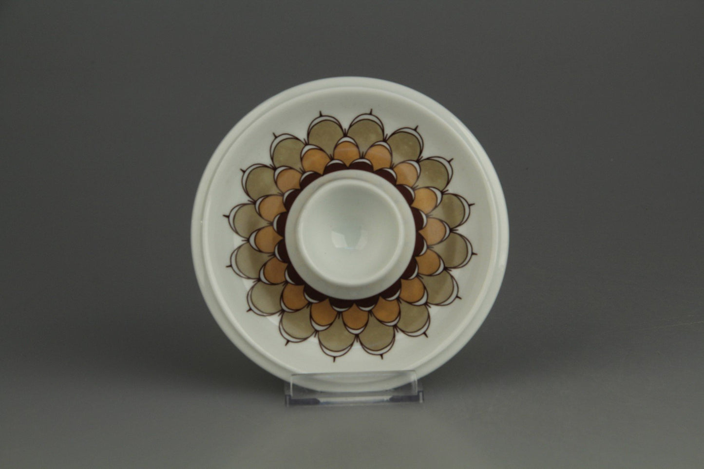 Eierbecher mit Schalenablage