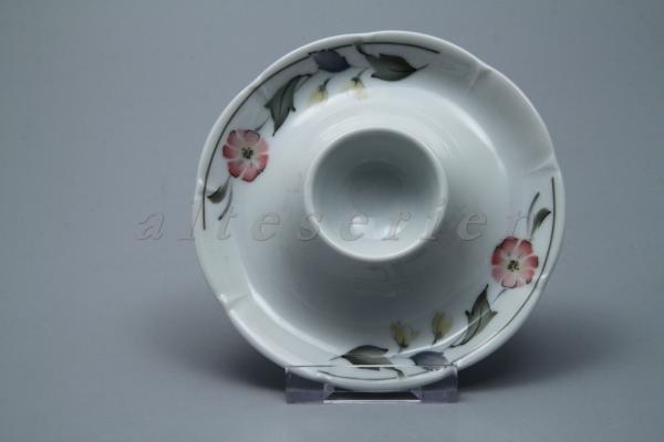 Eierbecher mit Schalenablage