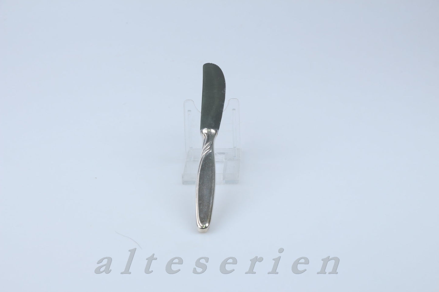 Dessertmesser mit Sägeblatt