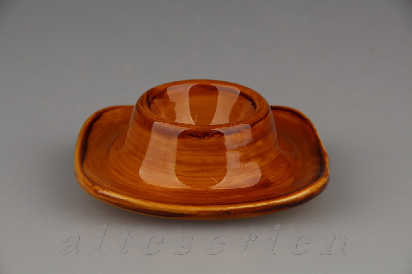 Eierbecher mit Schalenablage Modell 4587