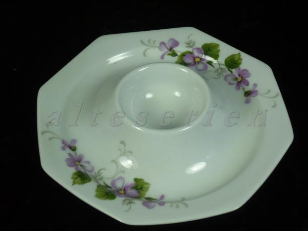 Eierbecher mit Schalenablage