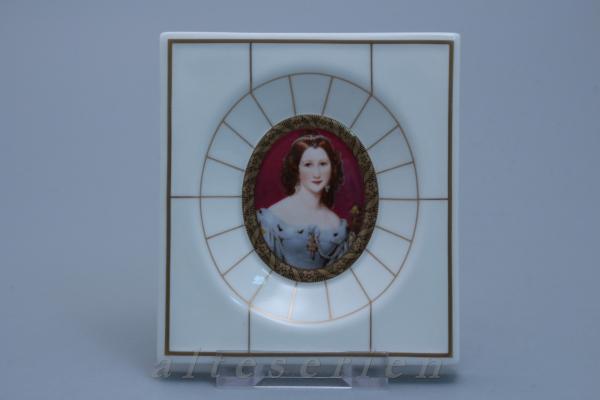 Wandteller Charlotte von Hagn
