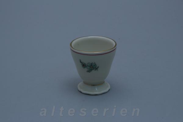 Eierbecher auf Fuß