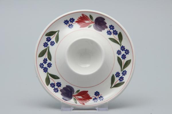 Eierbecher mit Schalenablage