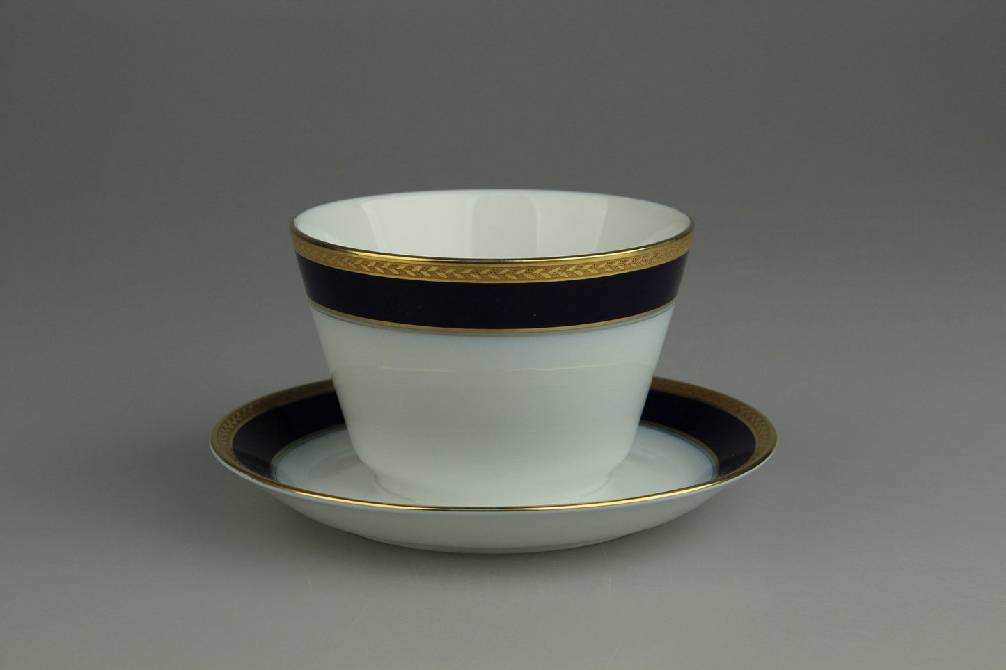 Sauciere mit Teller einteilig