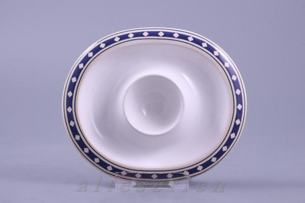 Eierbecher mit Schalenablage