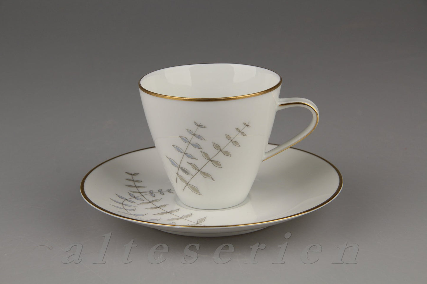 Kaffeetasse mit Untere mit Goldrand