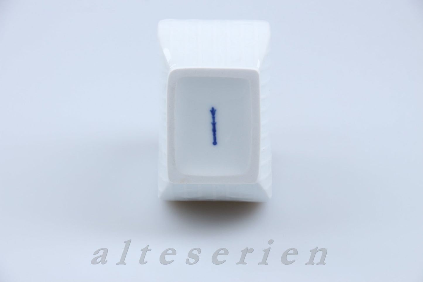 Teedose groß weiß II. Wahl