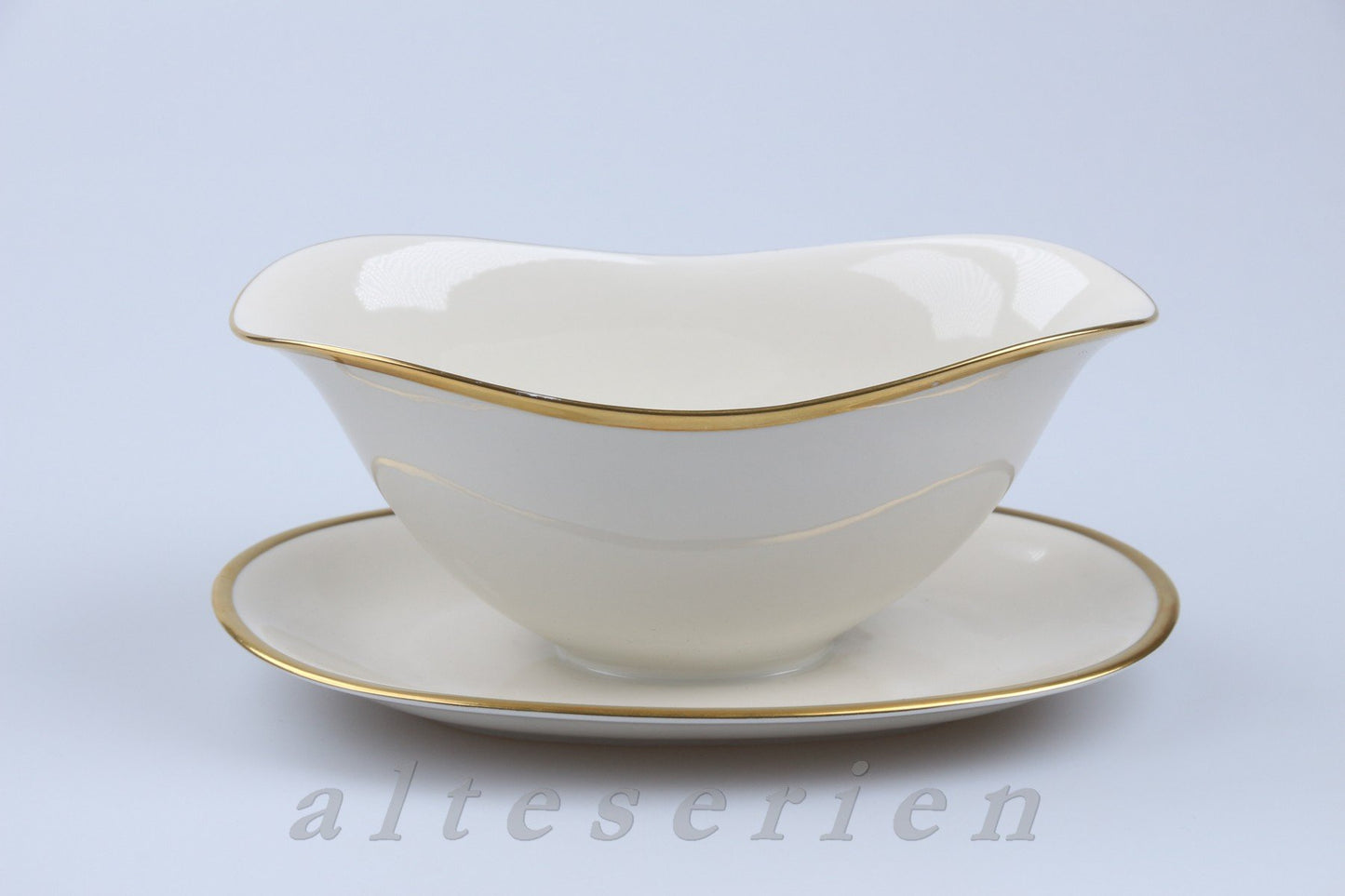 Sauciere mit Teller einteilig