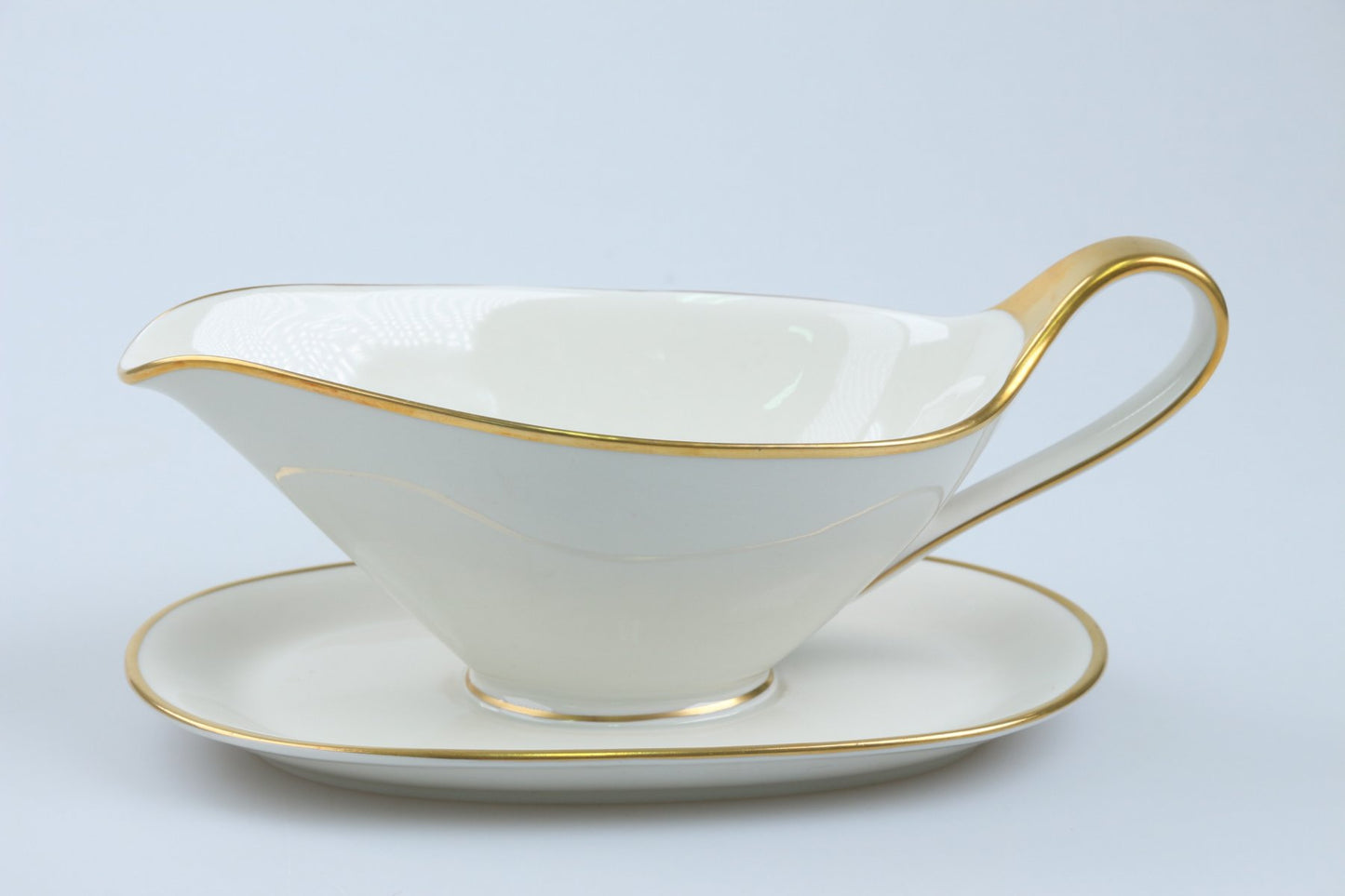 Sauciere mit Teller einteilig