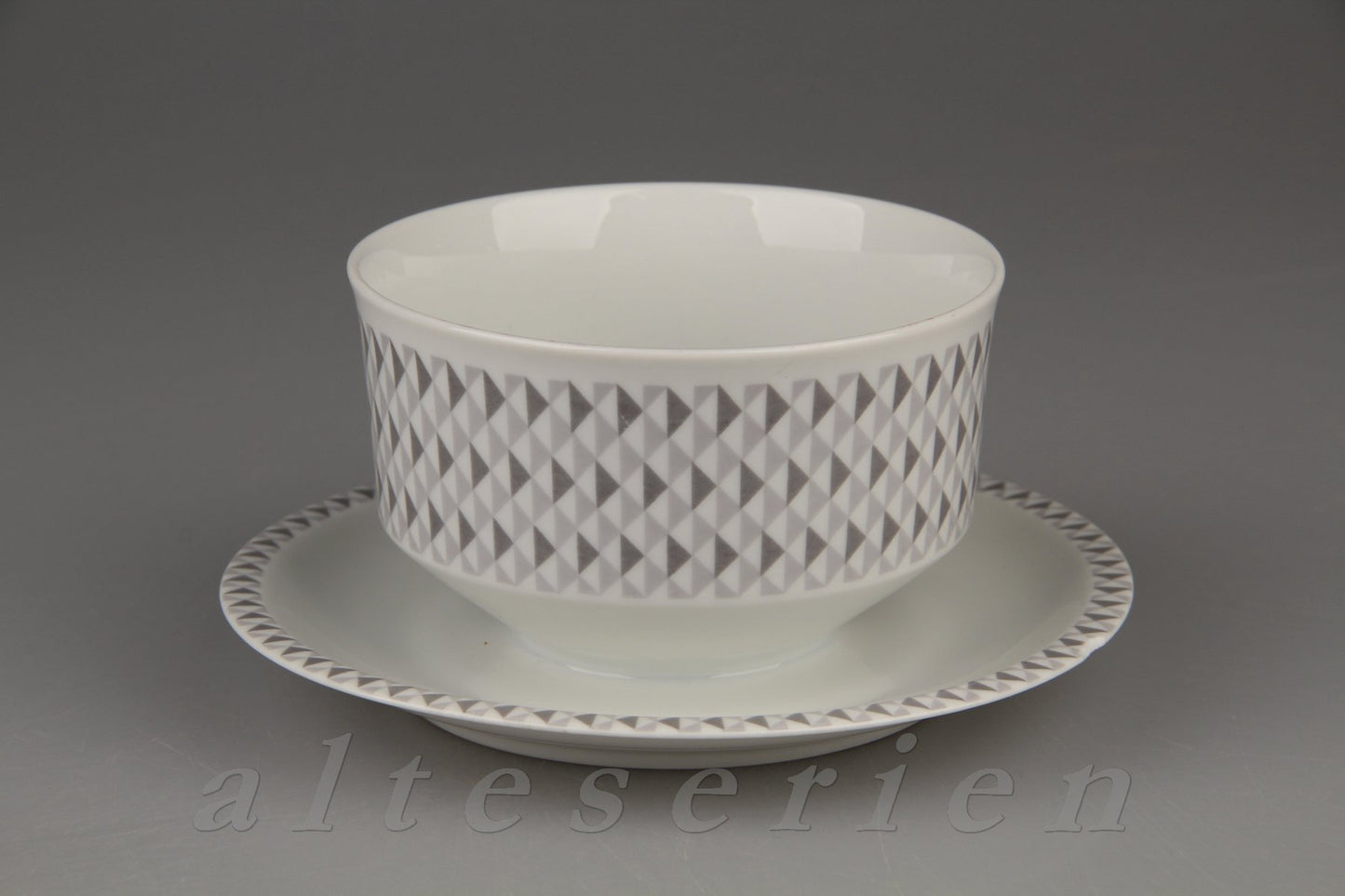 Sauciere mit Teller einteilig