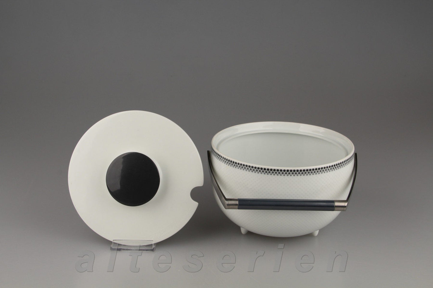 Sauciere mit Teller u. Deckel 3-tlg