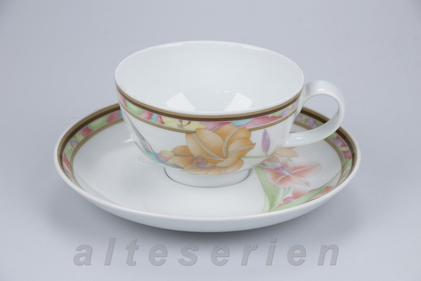 Teetasse mit Untere