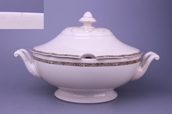 Suppenterrine mit kleinem Defekt