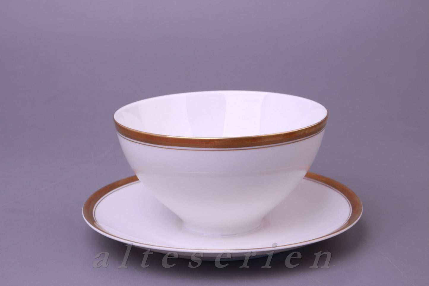 Sauciere mit Teller einteilig