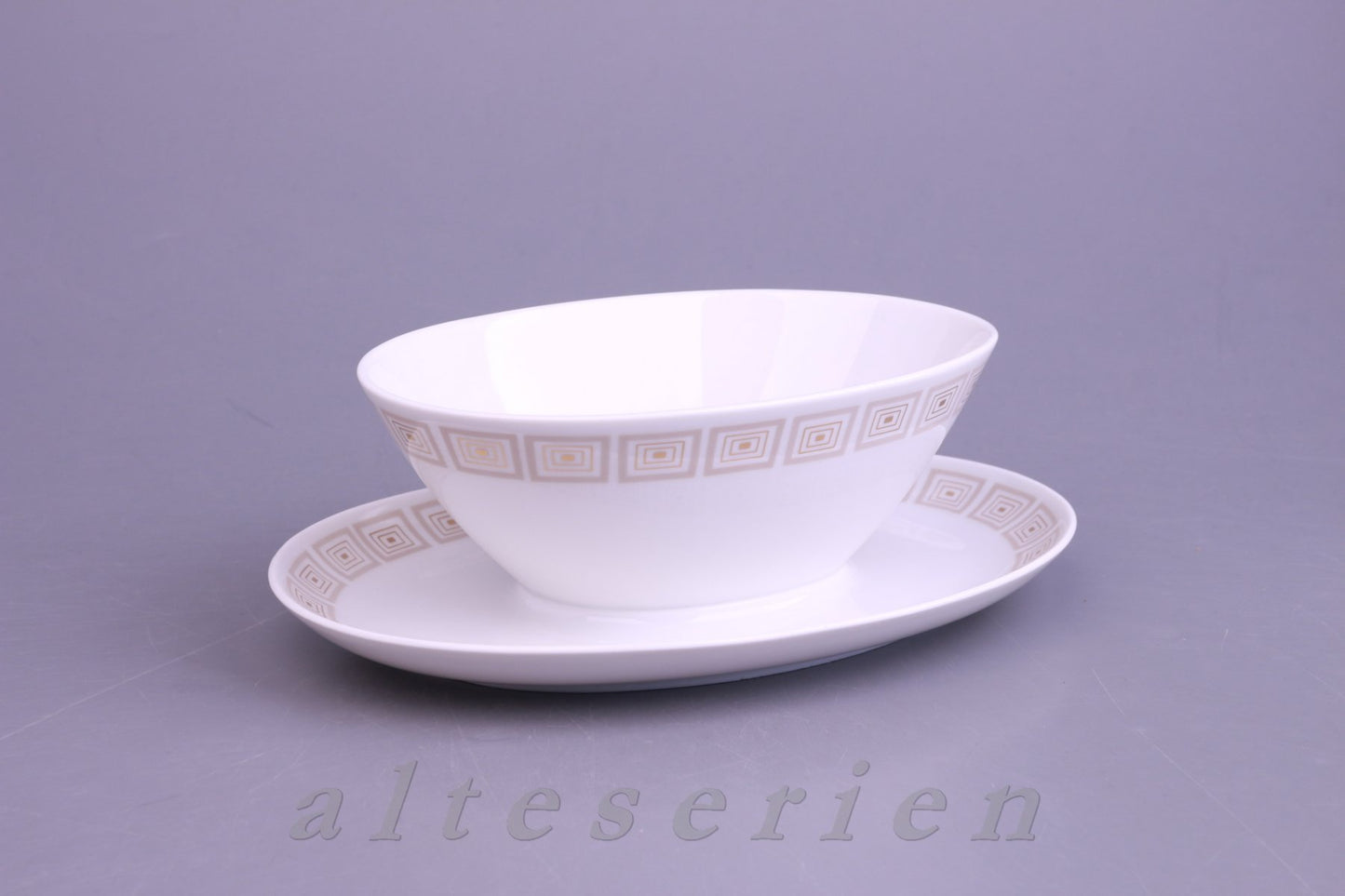 Sauciere mit Teller einteilig