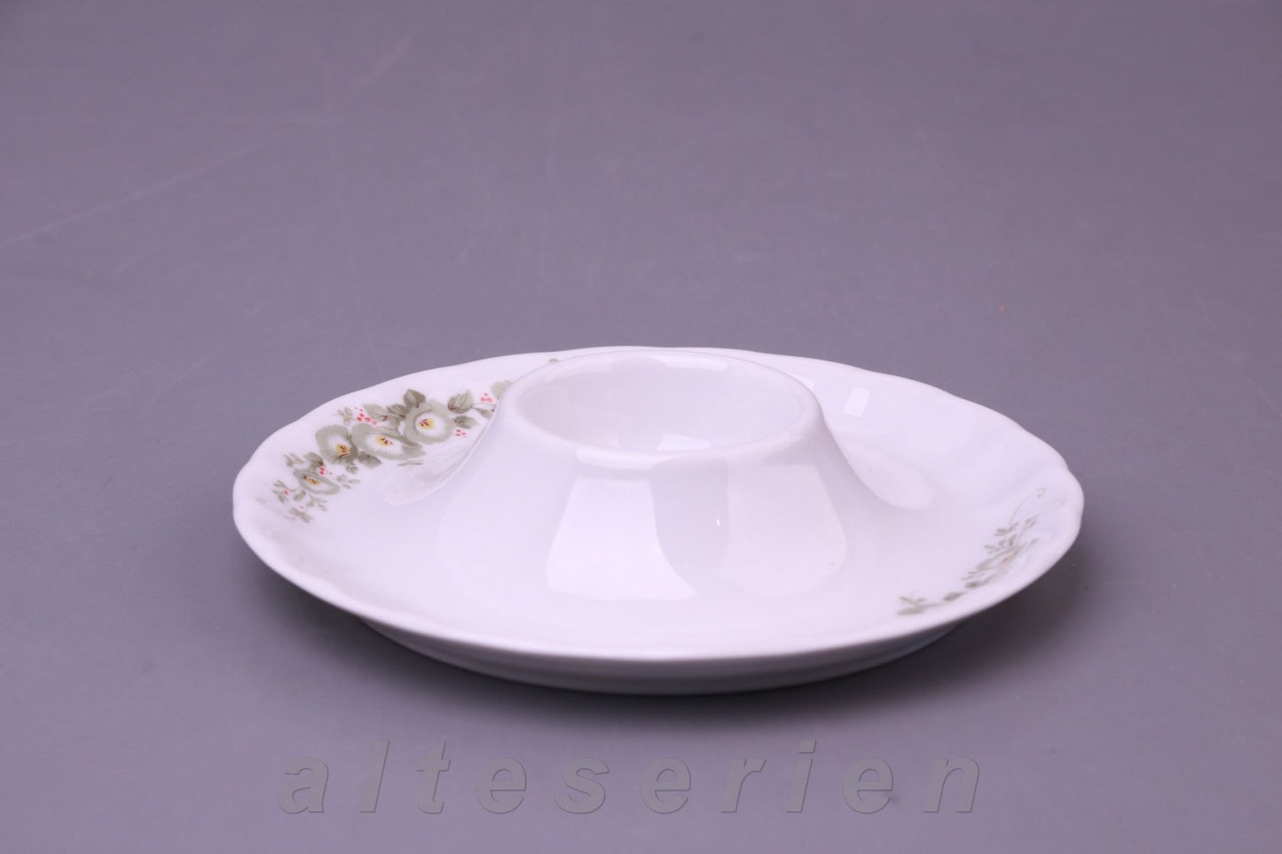 Eierbecher mit Schalenablage