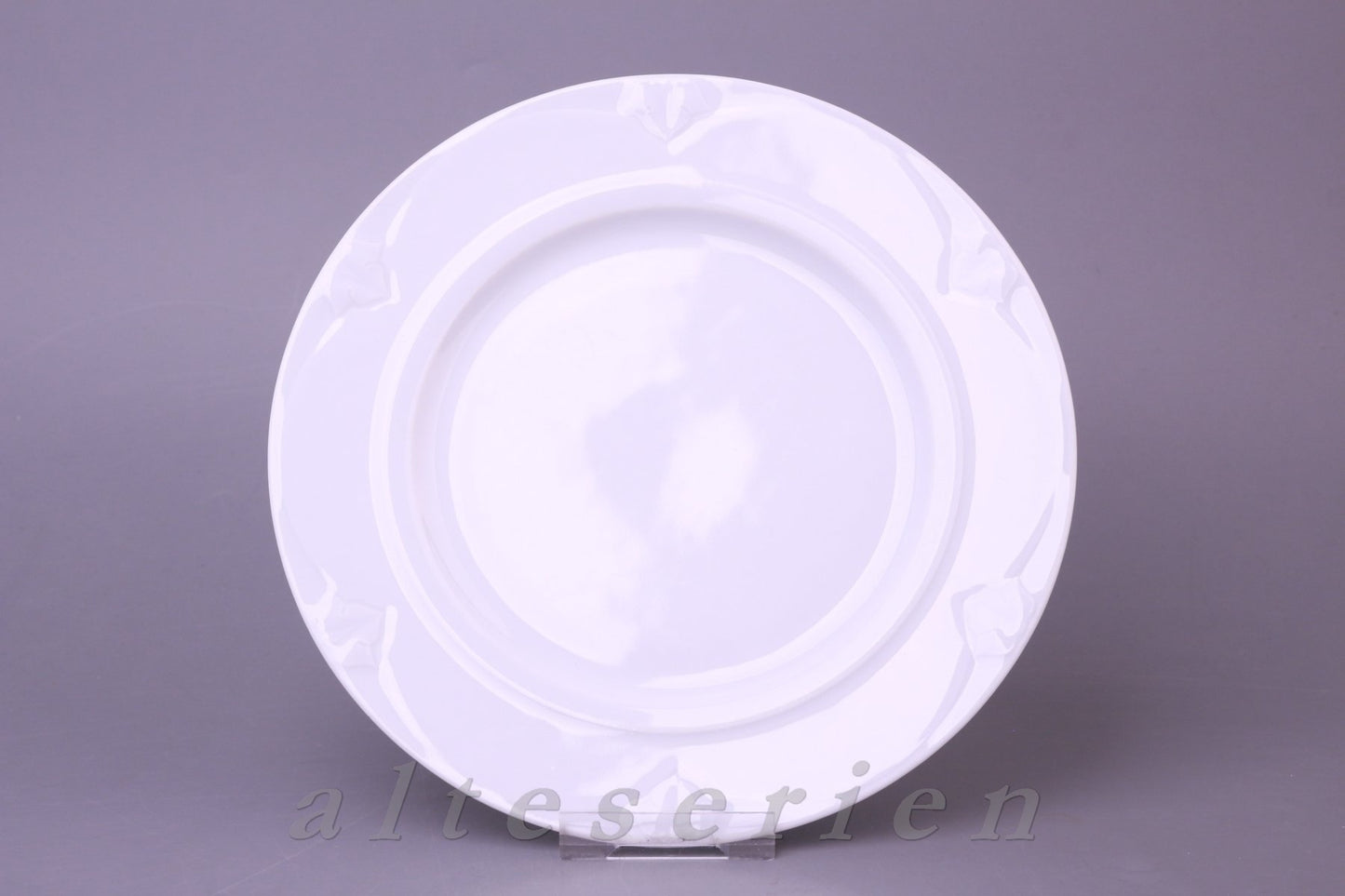 Kuchenteller mit Relief