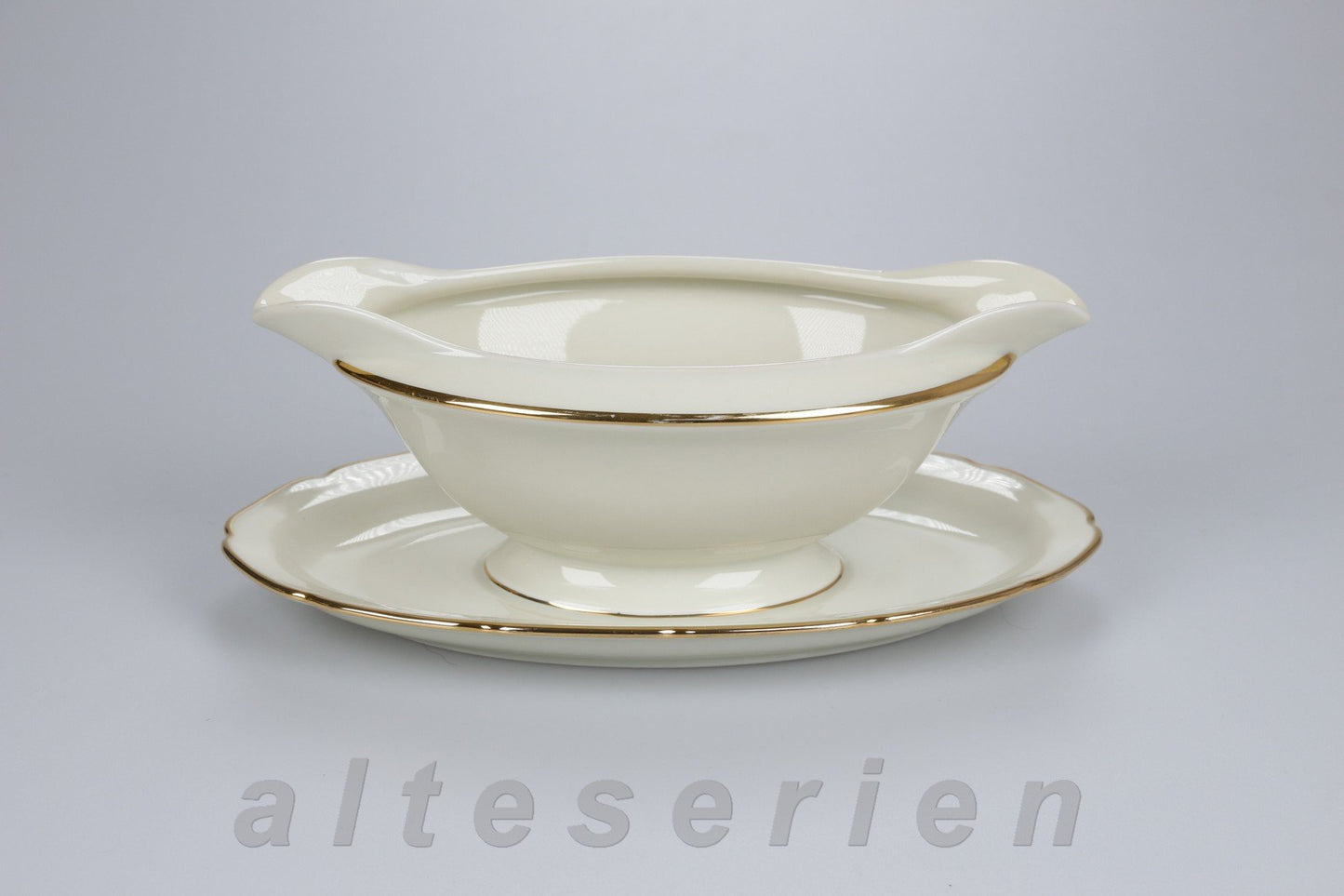 Sauciere mit Teller einteilig