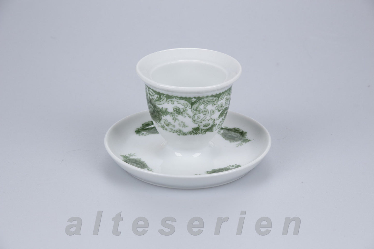 Eierbecher mit Schalenablage