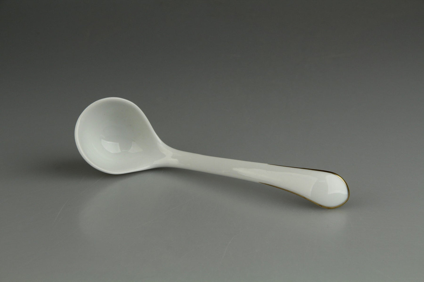 Löffel aus Porzellan für Sauciere