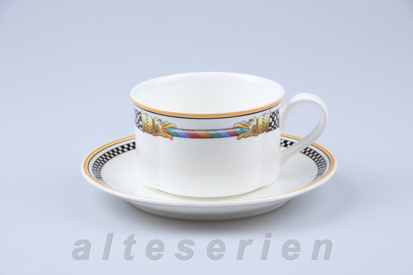 Teetasse mit Untere