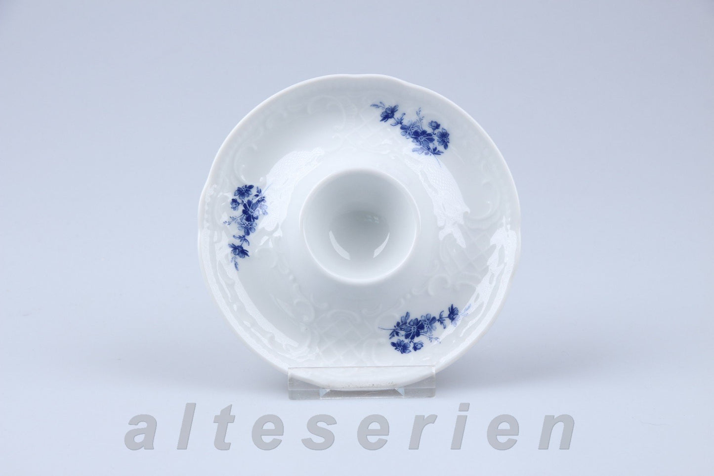 Eierbecher mit Schalenablage