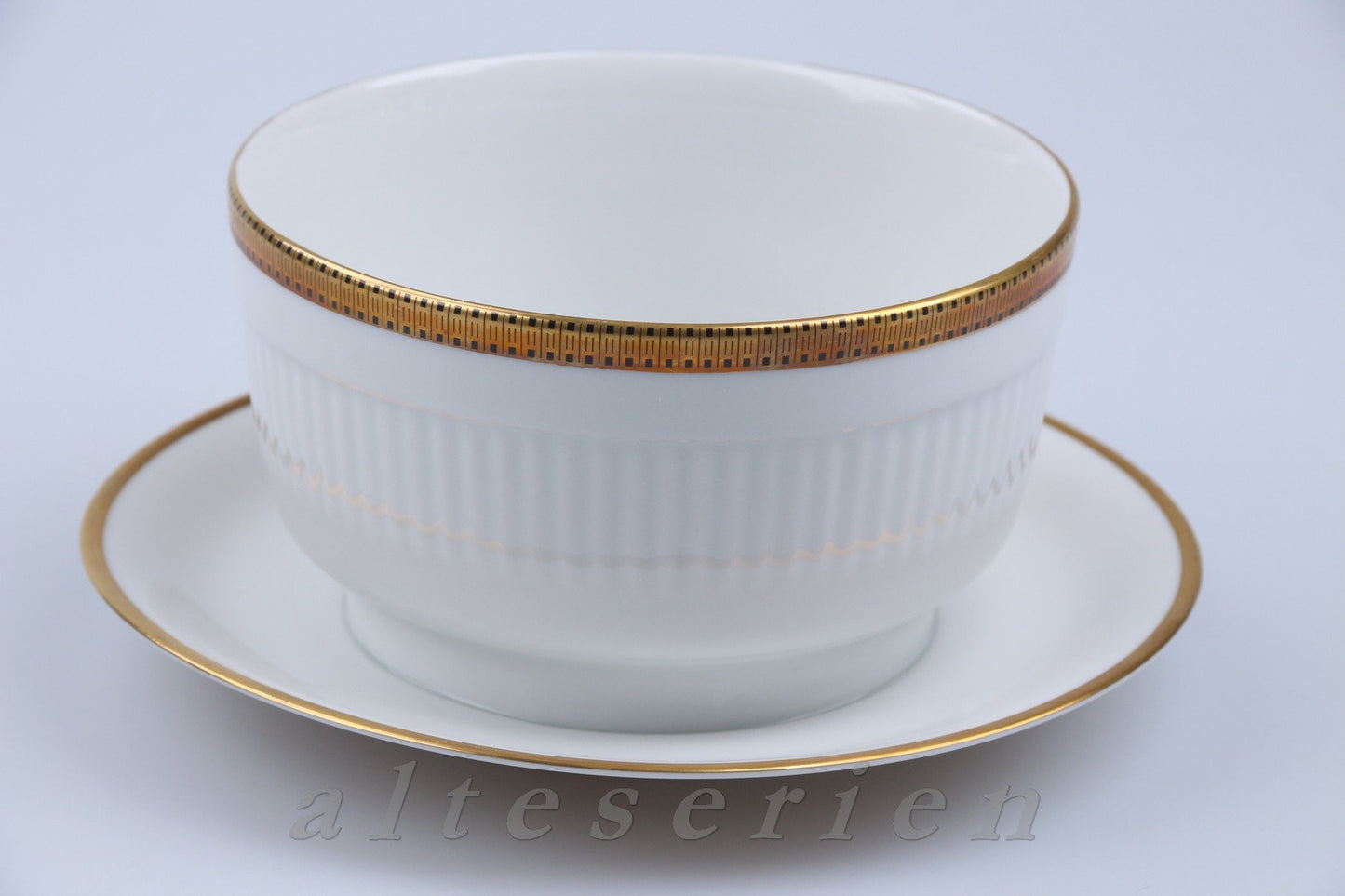 Sauciere mit Teller einteilig