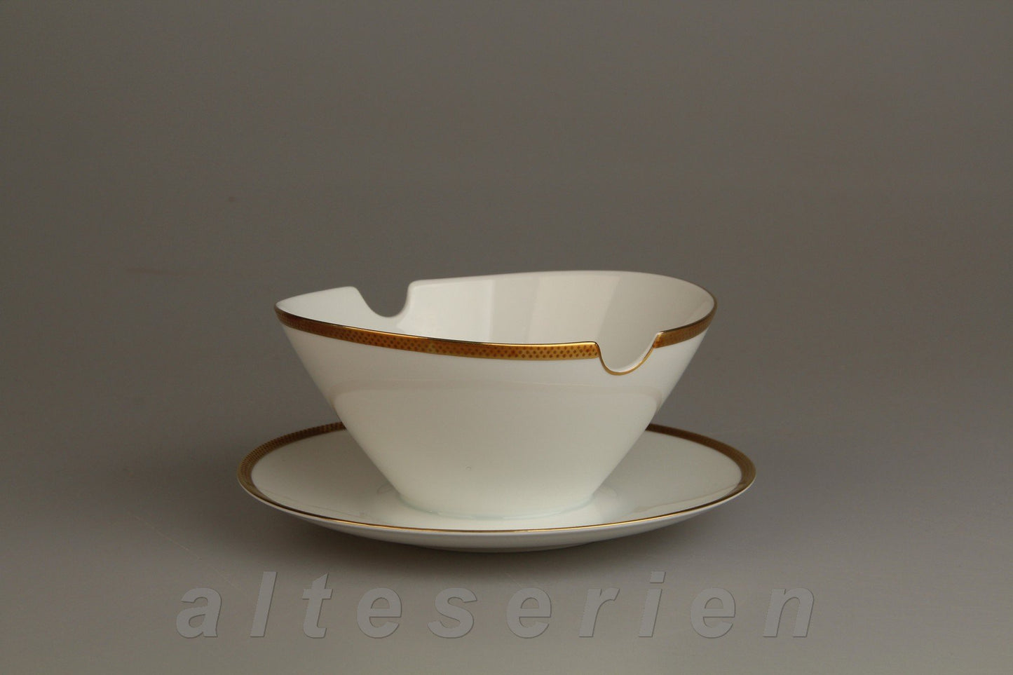 Sauciere mit Teller einteilig