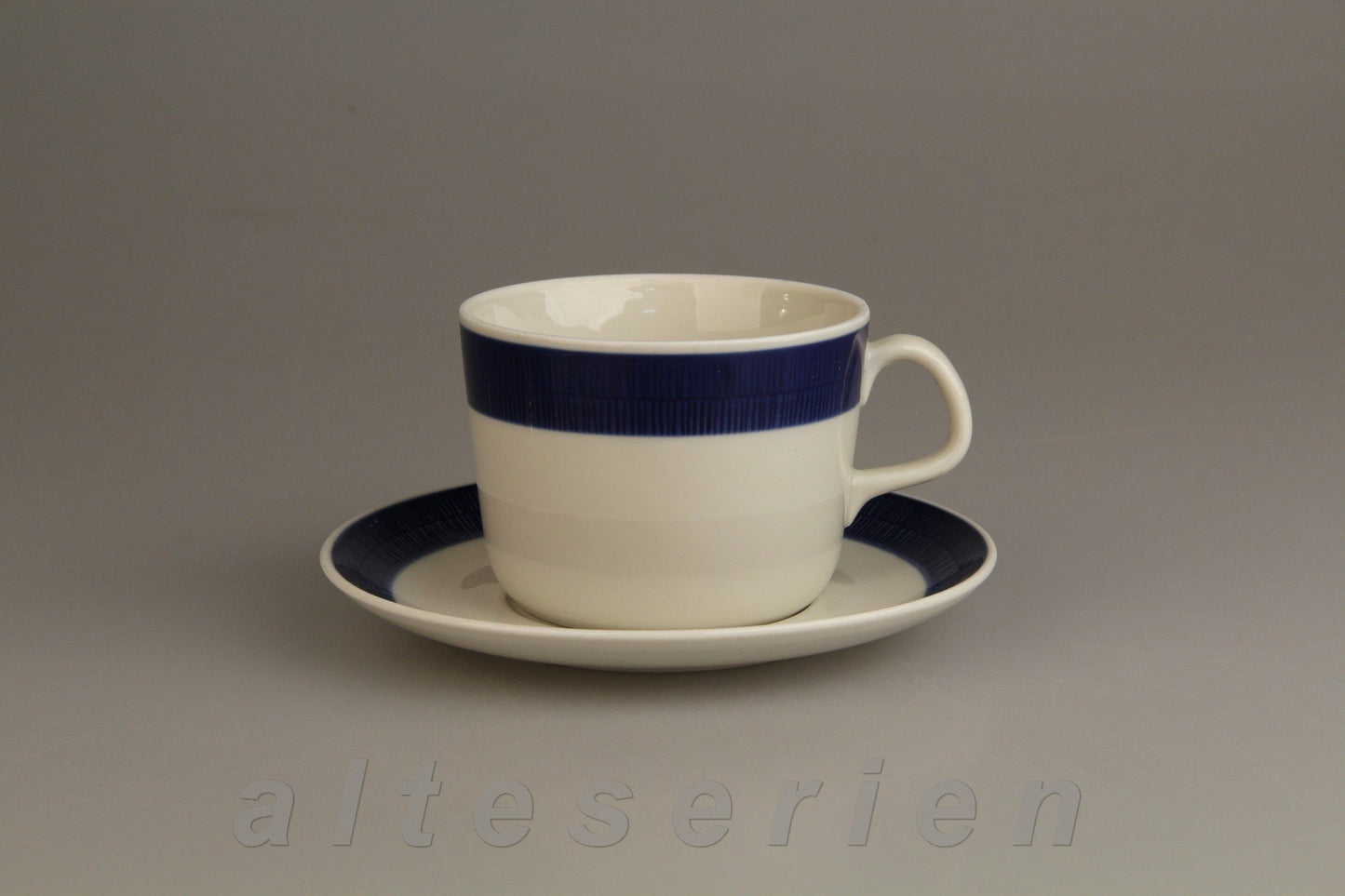 Teetasse mit Untere
