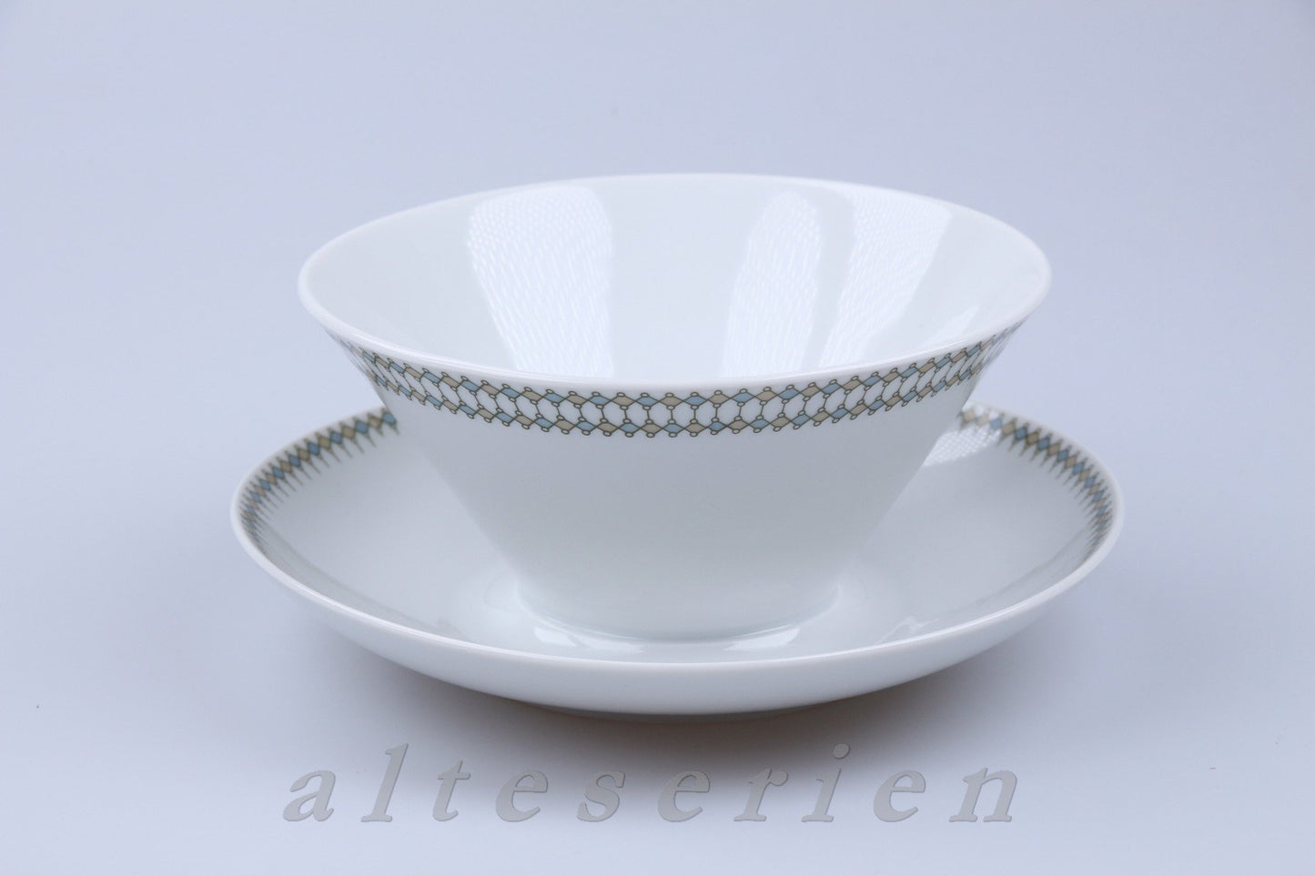 Sauciere mit Teller einteilig