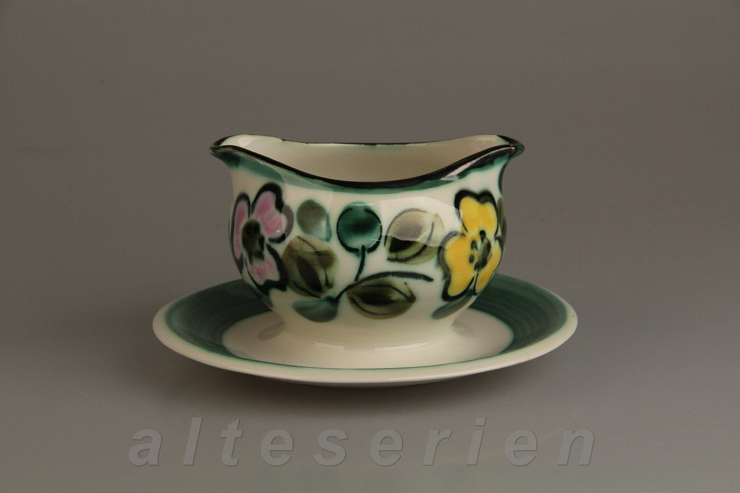 Sauciere mit Teller einteilig