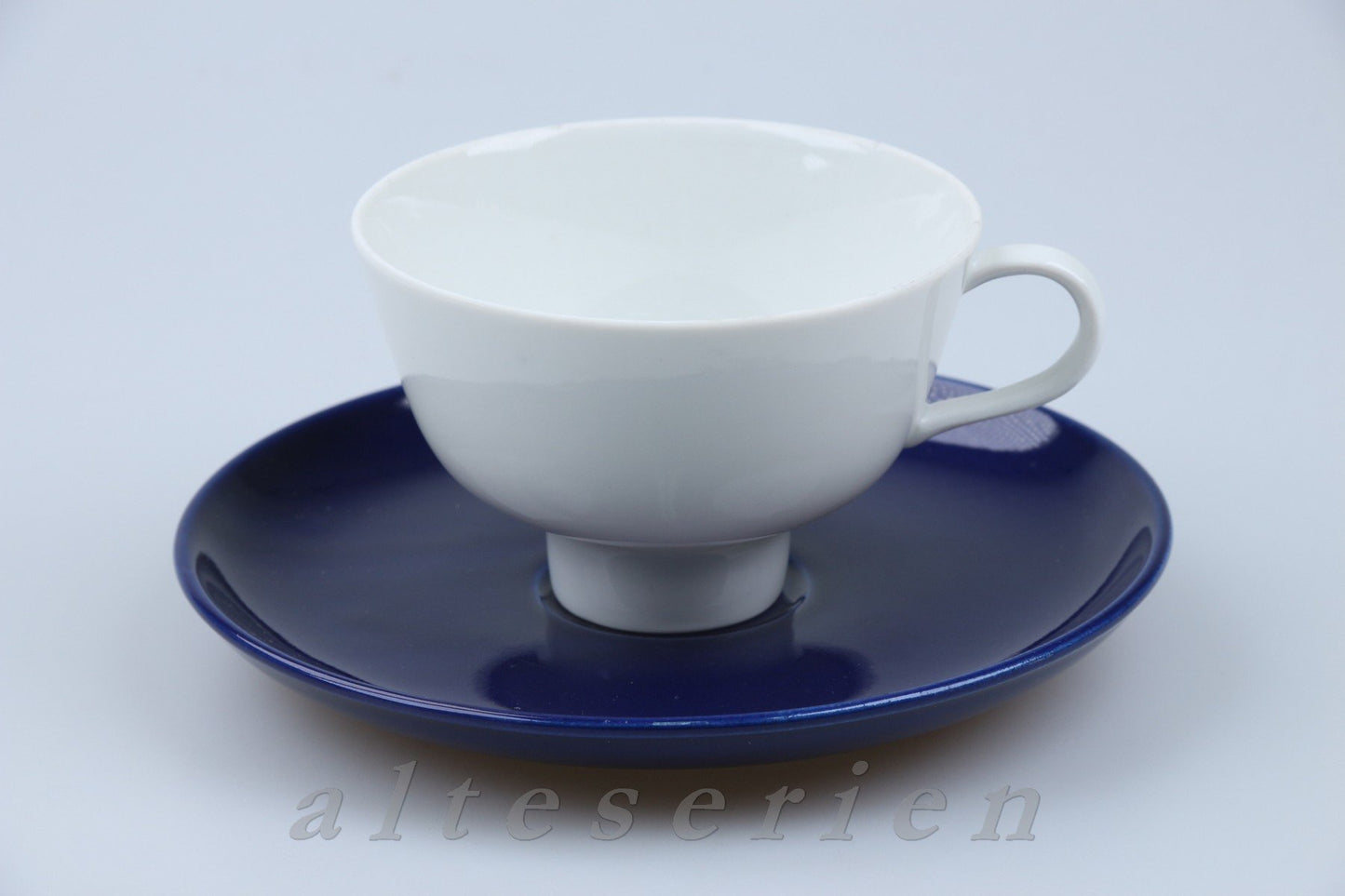 Teetasse mit Untere