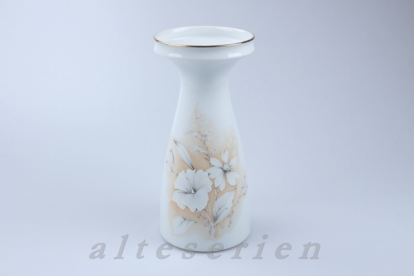 Tischvase weiße Blüten