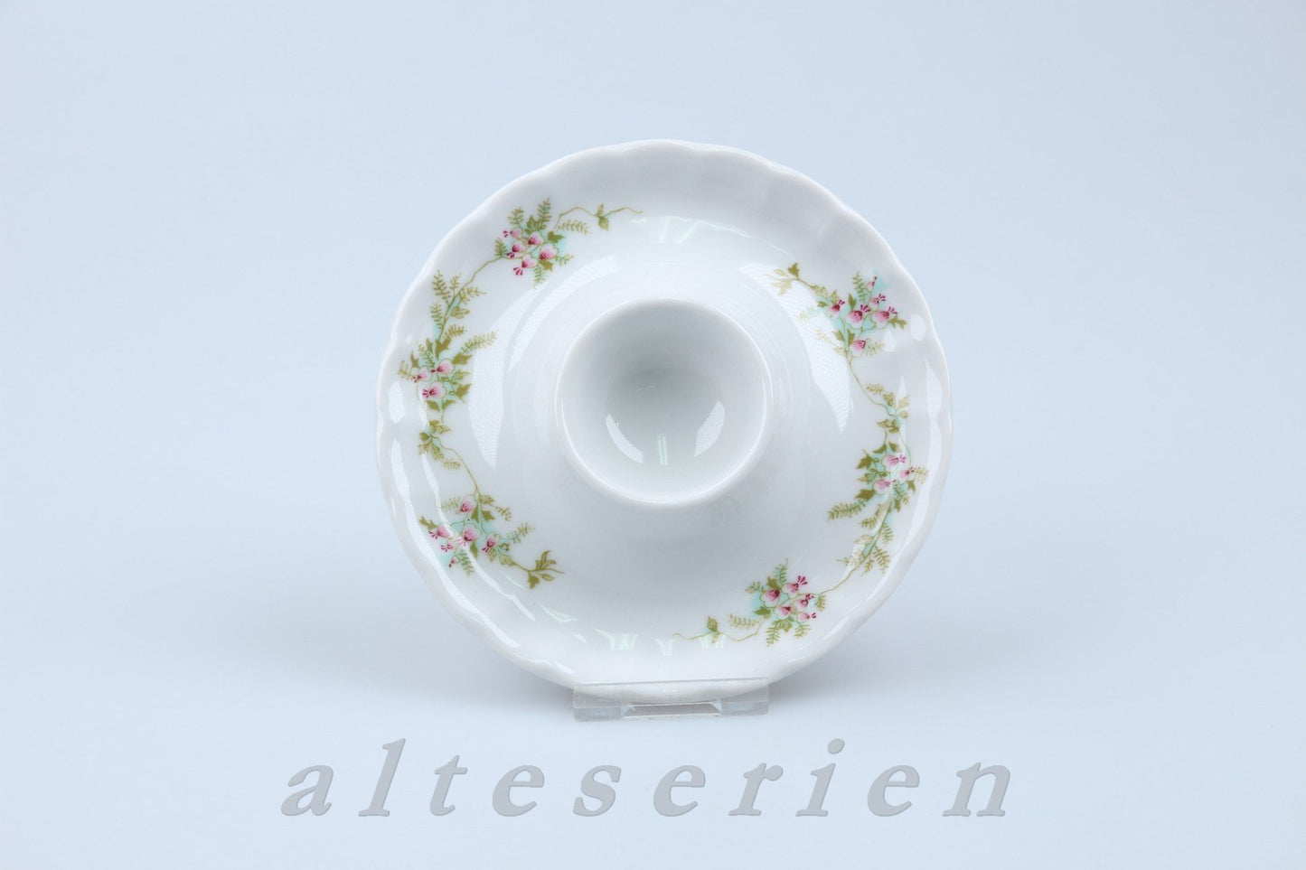 Eierbecher mit Schalenablage