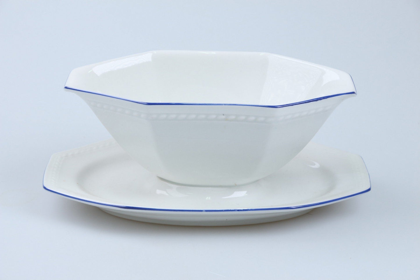 Sauciere mit Teller einteilig