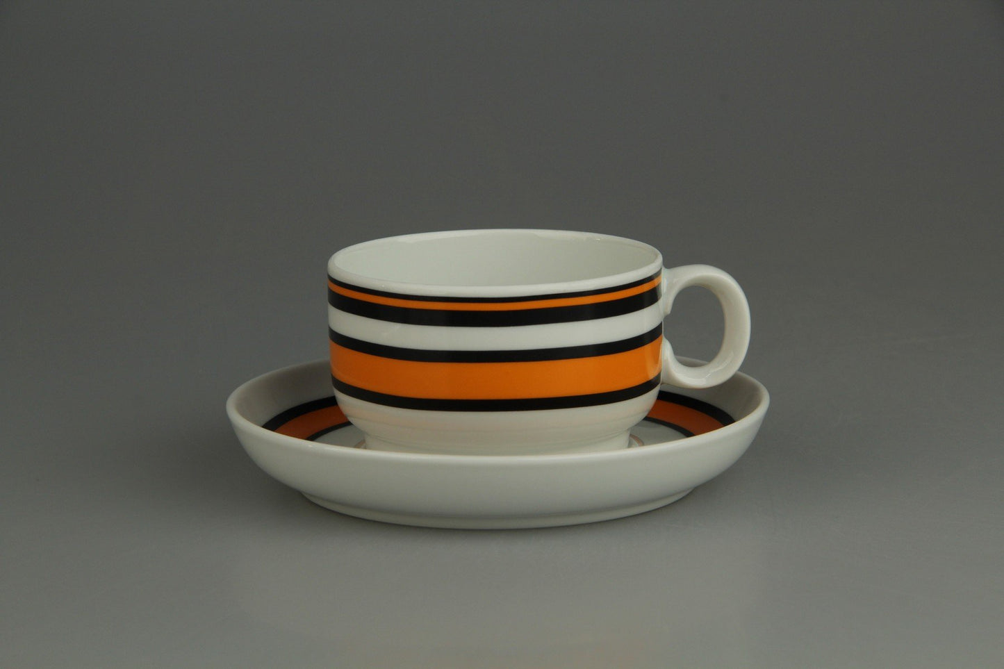Teetasse mit Untere
