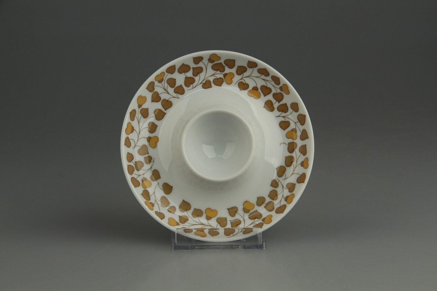 Eierbecher mit Schalenablage