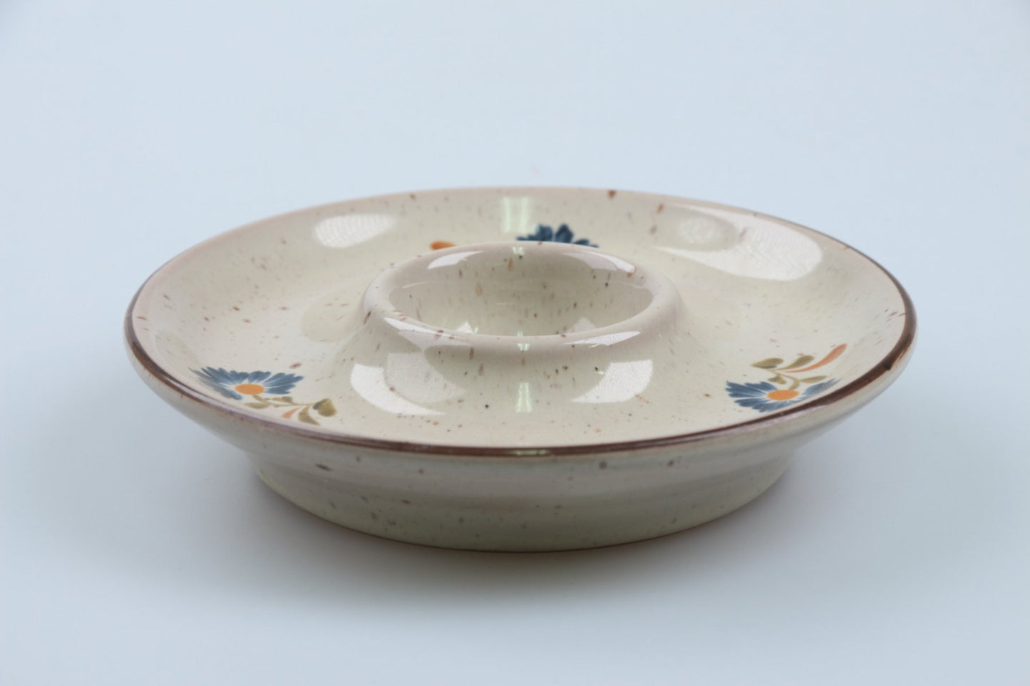 Eierbecher mit Schalenablage