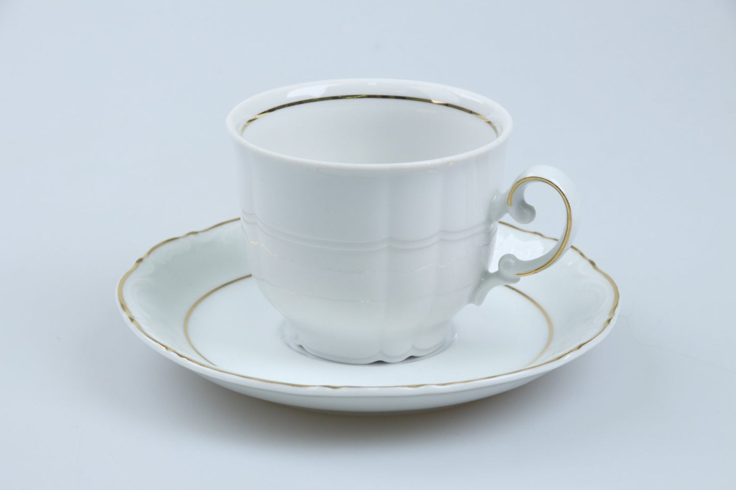Kaffeetasse mit Untere mit Goldrand