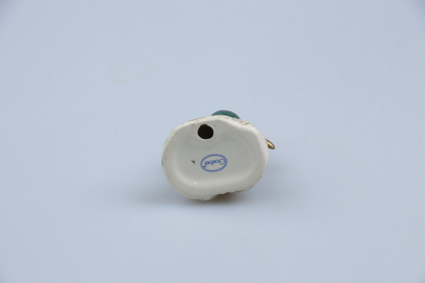 Engel im Mantel grün mit Laterne