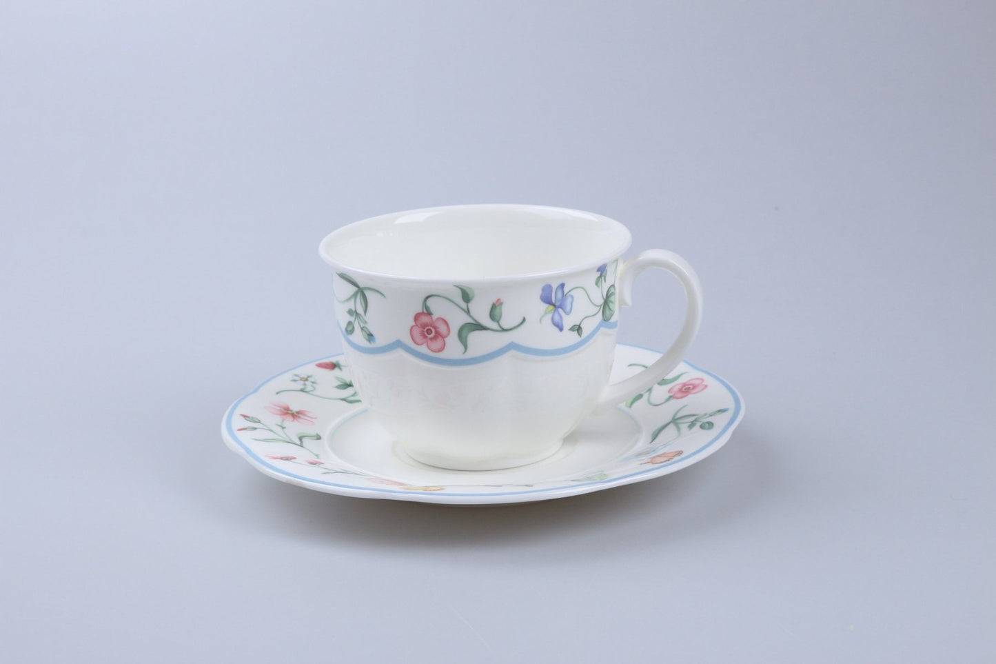 Frühstückstasse mit Untertasse