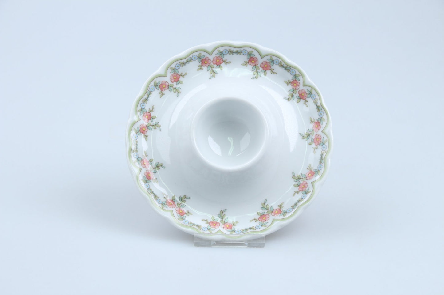 Eierbecher mit Schalenablage