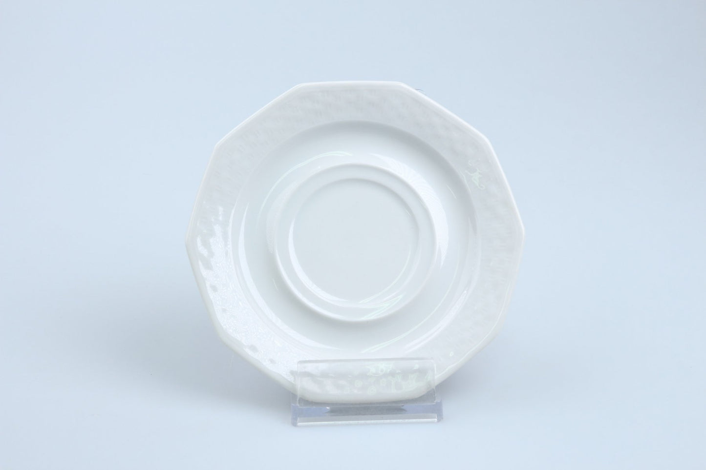 Suppentasse mit Untere weiß