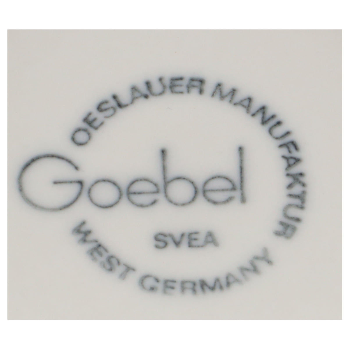 Eierbecher mit Schalenablage