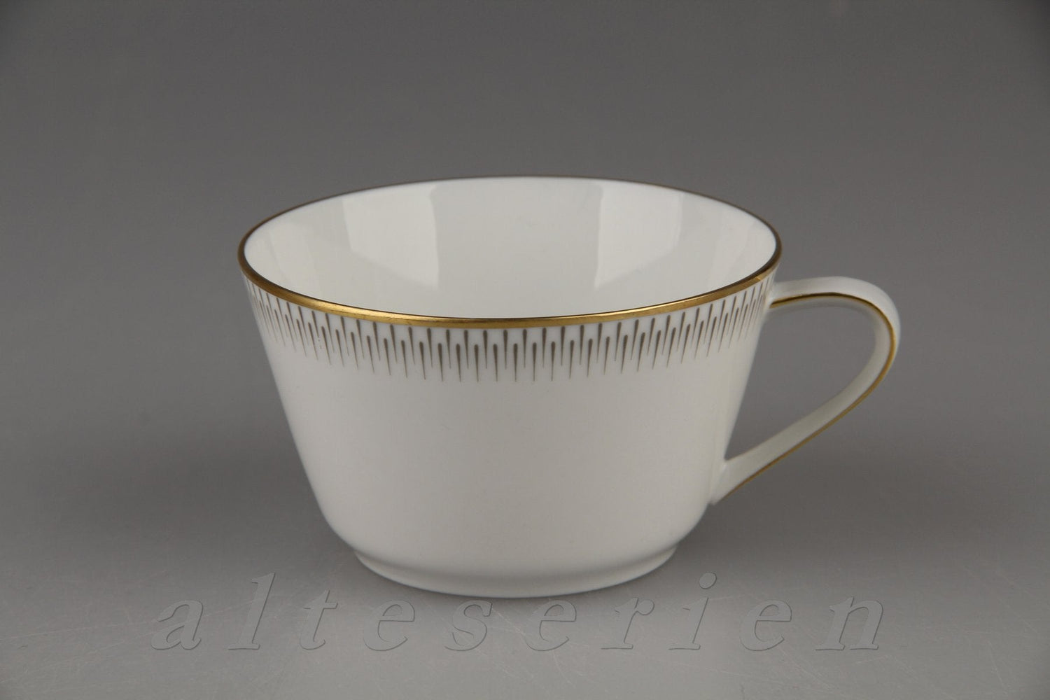 Hutschenreuther - Noblesse - Strichdekor Goldrand Grau 9258