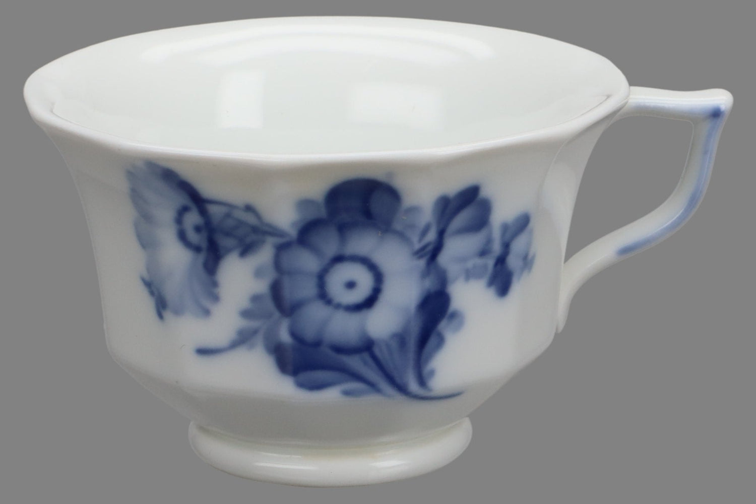 Royal Copenhagen - Blaue Blume eckig II.Wahl