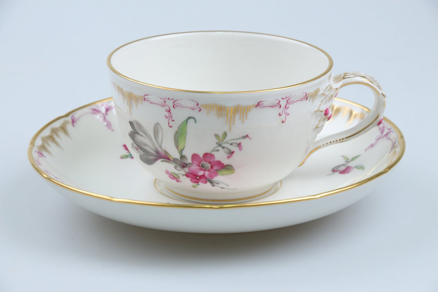 KPM Berlin - unbek. Form - Lila Blume