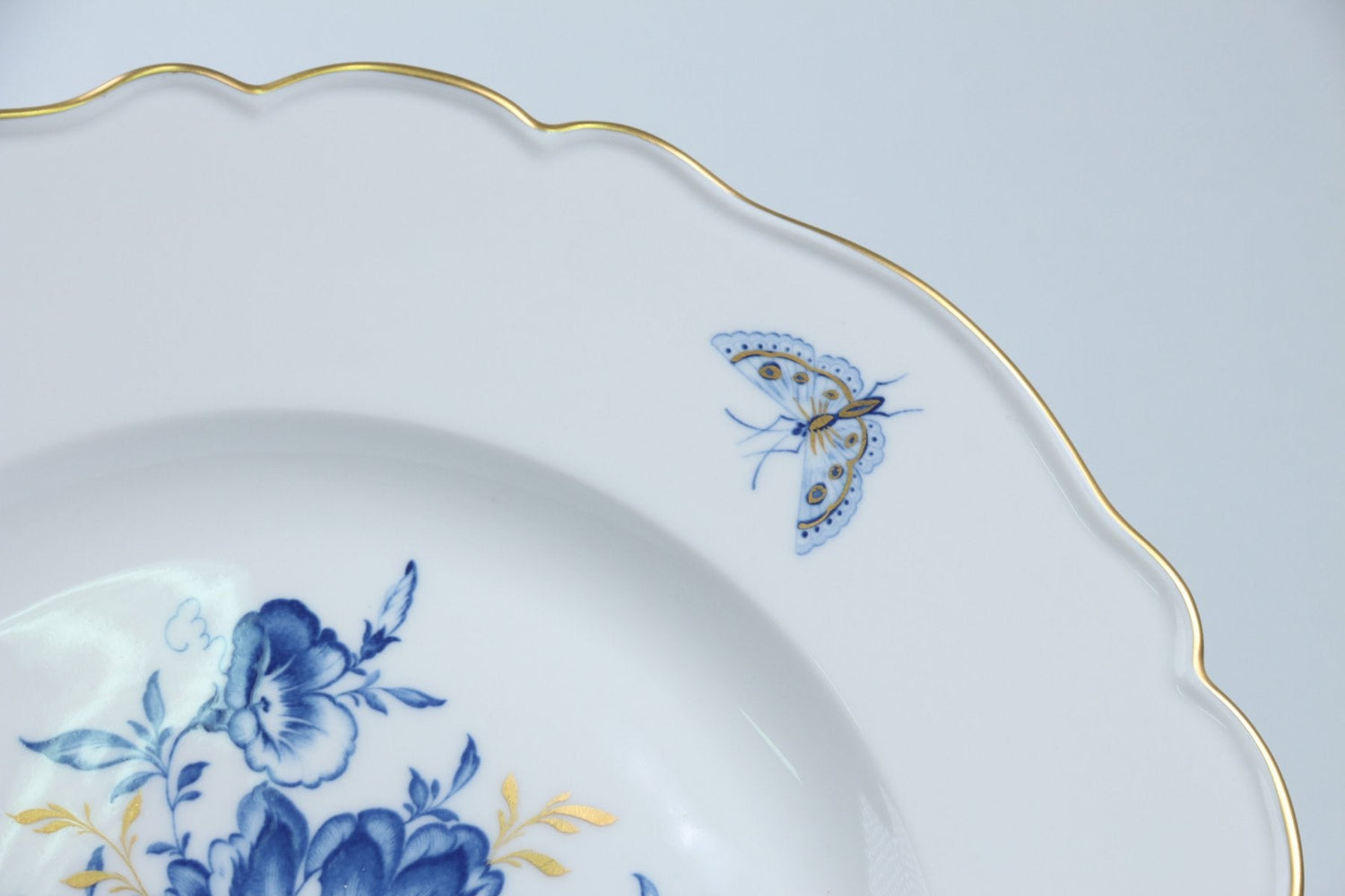 Meissen - Neuer Ausschnitt I.Wahl - Blaue Blume Gold